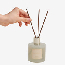 Reed Diffuser Set, 6.7 Oz Clean Linen Scented Diffuser with Sticks Home Fragrance Reed Diffuser for Bathroom Shelf Decor
