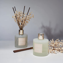Reed Diffuser Set, 6.7 Oz Clean Linen Scented Diffuser with Sticks Home Fragrance Reed Diffuser for Bathroom Shelf Decor