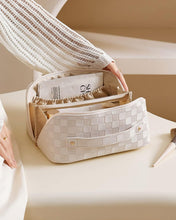 Travel Makeup Bag,Large Capacity Cosmetic Bags for Women,Waterproof Portable Pouch Open Flat Toiletry Bag Make up Organizer with Divider and Handle